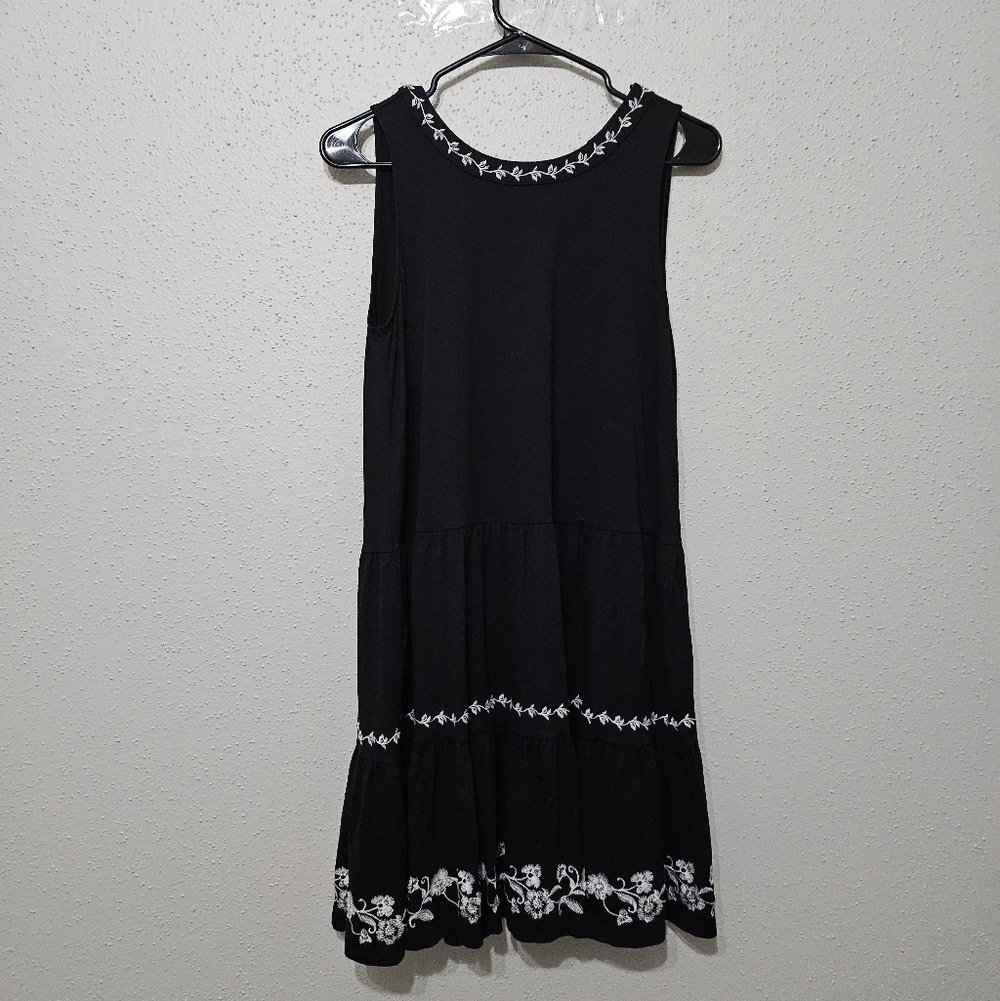 LOFT Black Sleeveless Embroidered Dress Size S – Floral Trim Tie Back Tiered Hem